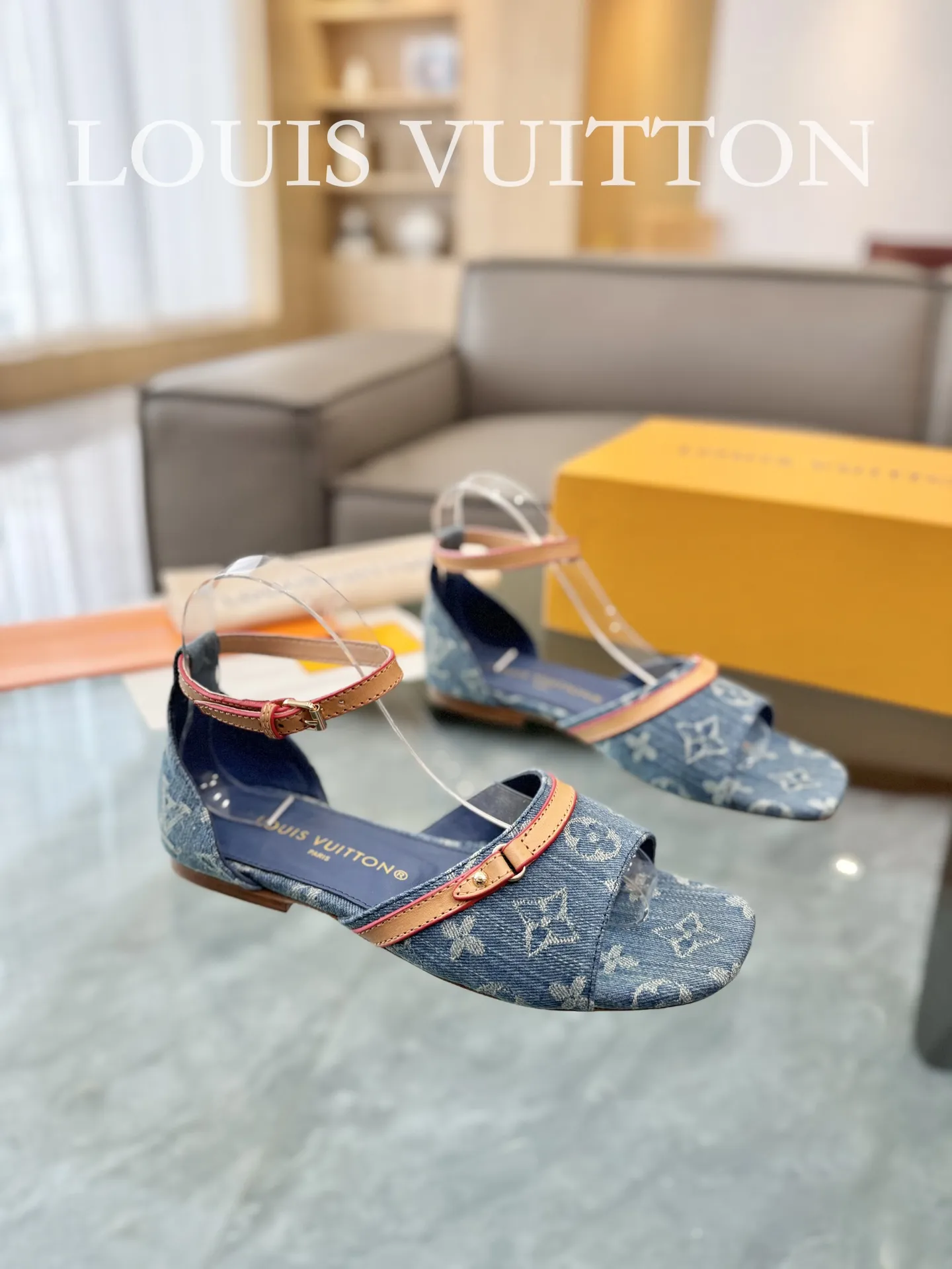 👟👟Ex-factory price 620👟👟 👟👟The top version of LV Lujia 24/denim jeans are so beautiful. I rarely make Lv family items, but I really can’t refuse this pair of kittens! I purchased the original version and developed it with care. The heels are custom molded. The brown leather with presbyopic denim is so brilliant! The perfect kitten heel, which is just right, is high-end, classic, sexy and comfortable. It is a must-have item that can give you full marks as a summer shoe! Sandals 5cm and 9cm/hollow sandals/ballet shoes 🔜3 items ✅Upper: Denim denim ✅Inner: original customized cowhide ✅Outsole: Italian genuine leather outsole ✅Number of yards: 35-41 (40.41 customization is not returnable) ✅Packaging: full set of exquisite packaging